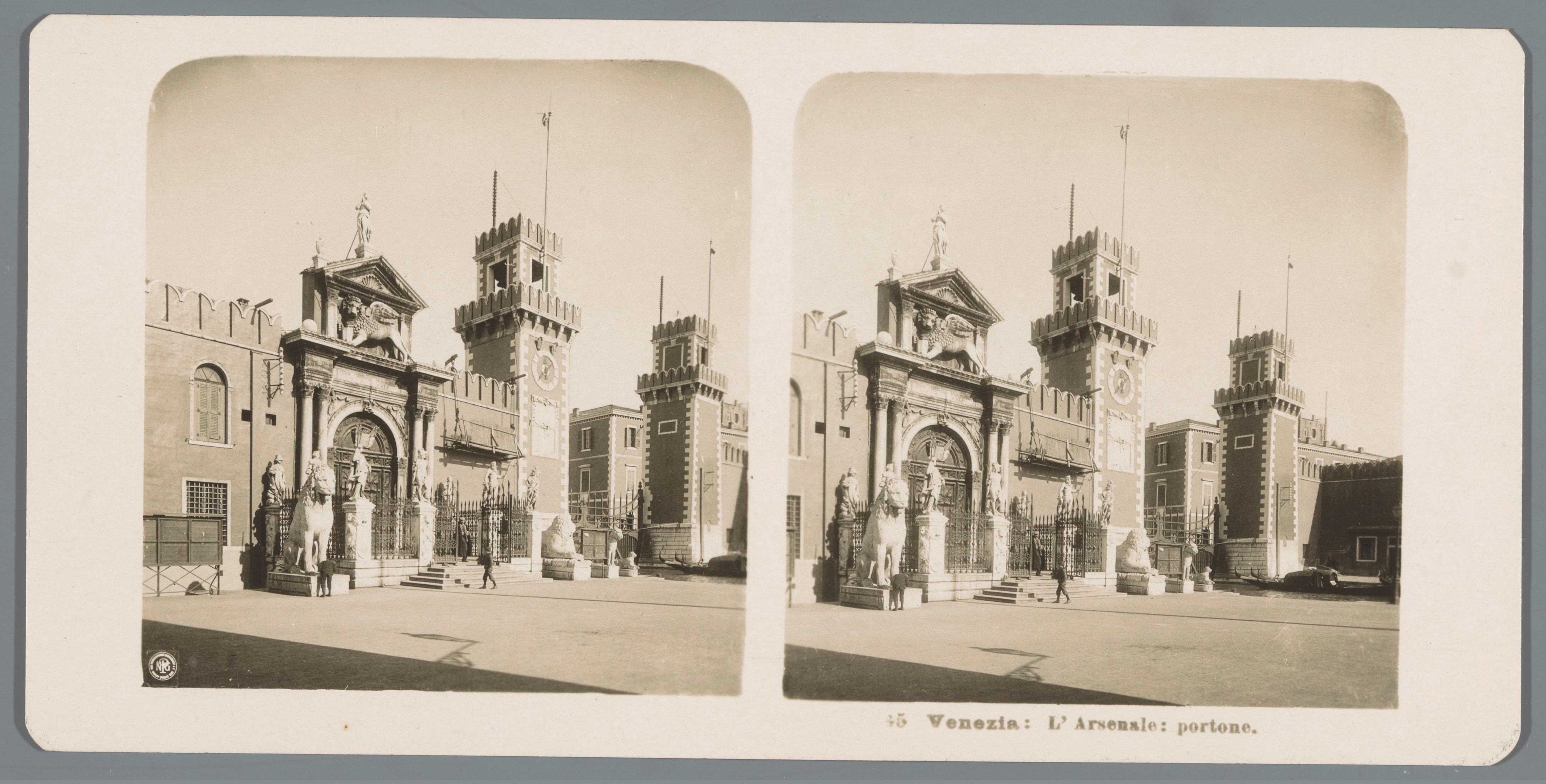 Porta Magna, główna brama weneckiego Arsenału, z kamiennymi lwami: stereofotografia Neue Photographische Gesellschaft z ok. 1900–1910 r.
